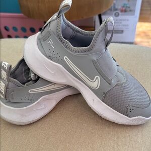 Nike Kids Gray and White Slip-On Sneakers Flex Runners Size 3 / 3Y
